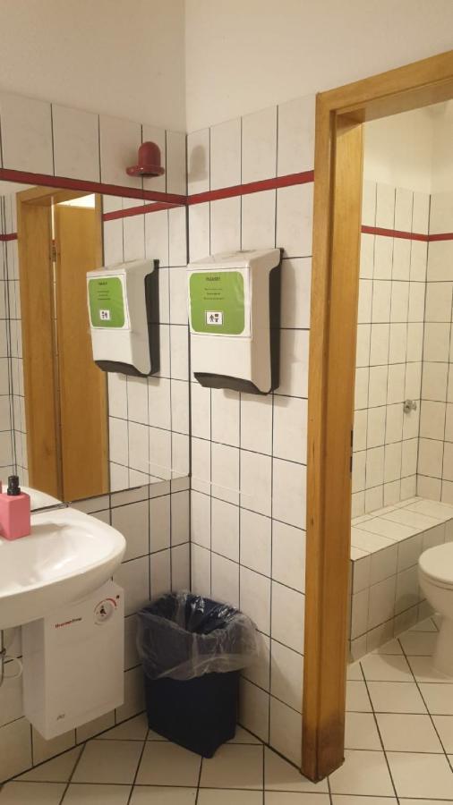 ברלין Isas Hostel מראה חיצוני תמונה